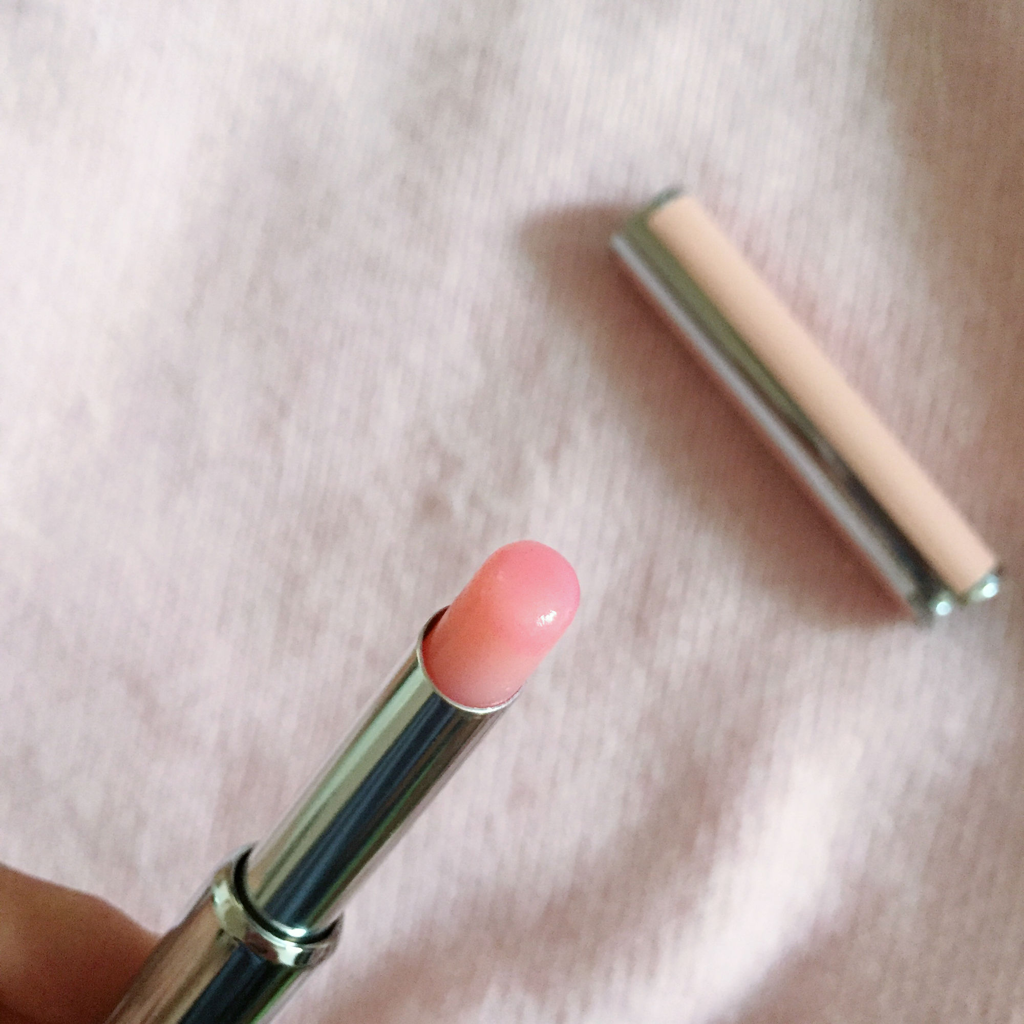 纪梵希粉色小羊皮304唇膏,纪梵希小羊皮润唇膏试色