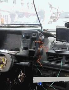 女生生西瓜,妹子吃冰镇西瓜拉肚子