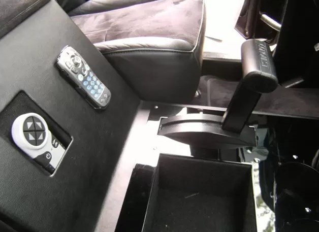 1500万骑士十五世去洗车房，工作人员直摇头：我们不洗装甲车