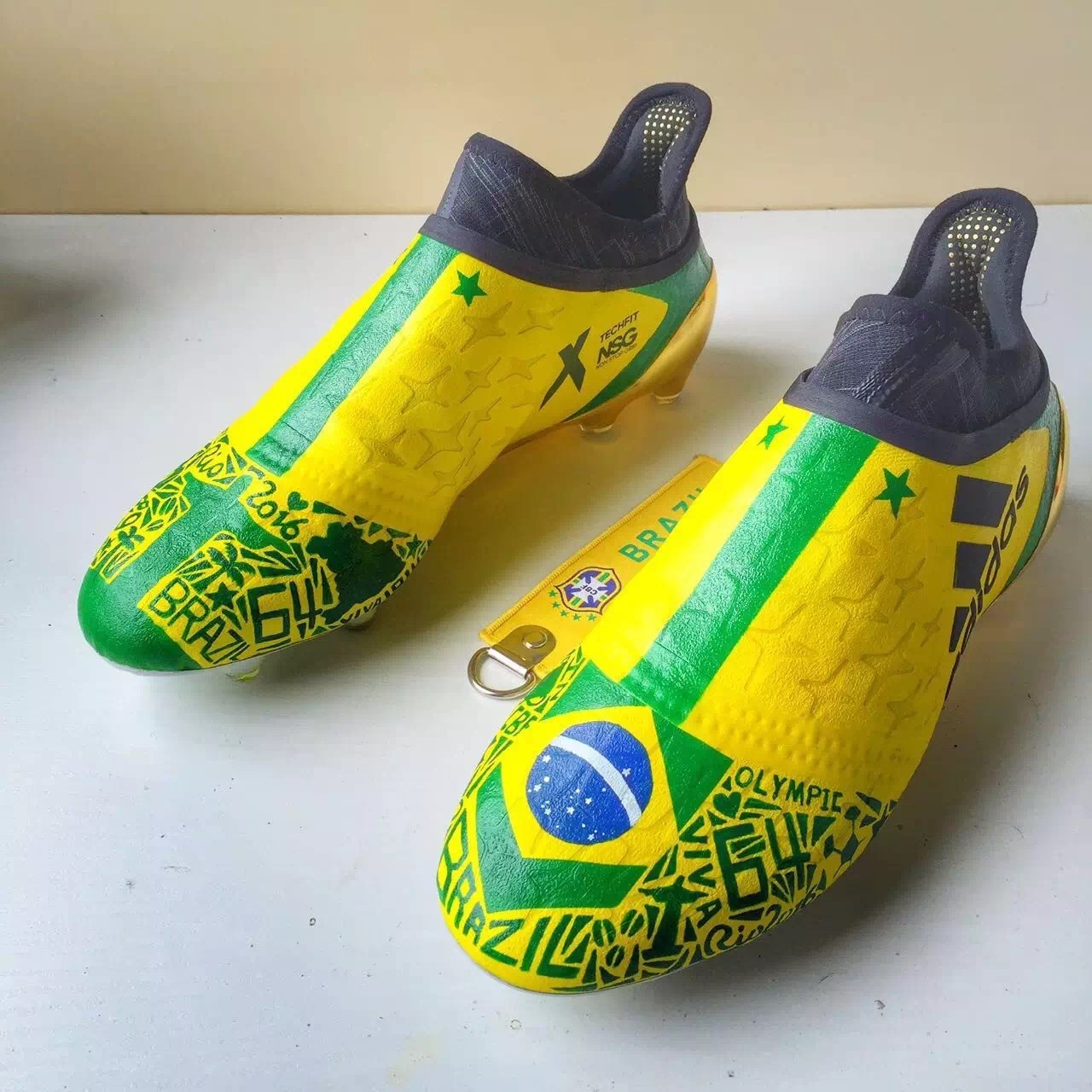 都说了没有Supreme×Yeezy这回事，你们为什么还要买