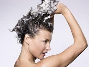 头皮干燥、起屑、瘙痒是怎么回事？日常饮食需要注意这几点！