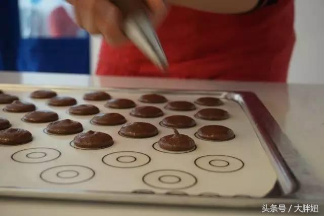 正宗马卡龙做法教程不太甜的,美食马卡龙的制作过程