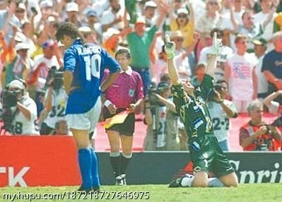 让人泪目的足球瞬间,还记得曾经那些让你感动的故事