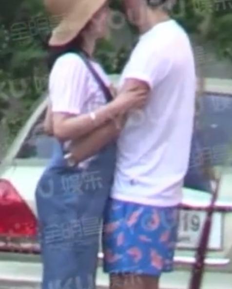 白百合吹拉弹唱一条龙的节奏，再爆被伸入裤中揉臀