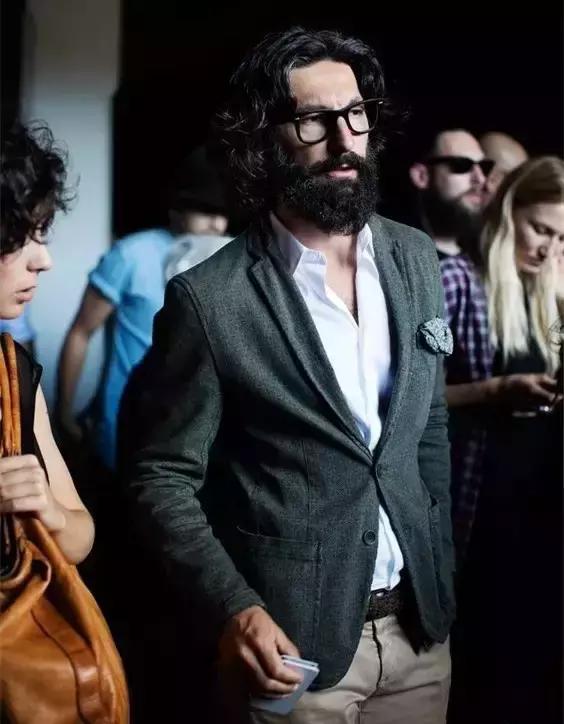 男人的第二张脸是手表,男人的面子是第二张脸