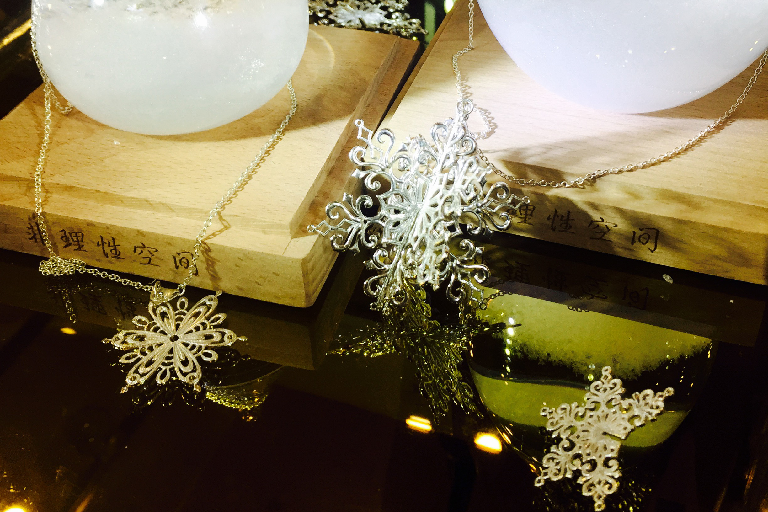 他被称为小周杰伦，却是海娜纹身师、饰品设计师，还是过气网红