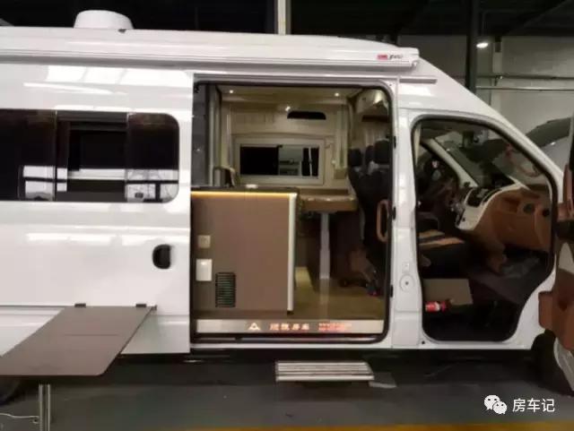 小空间大行程,大通原厂2018款b型房车体验