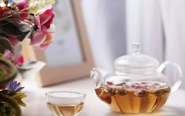 注意看，刷牙时水里放一物30年口臭全去光光！