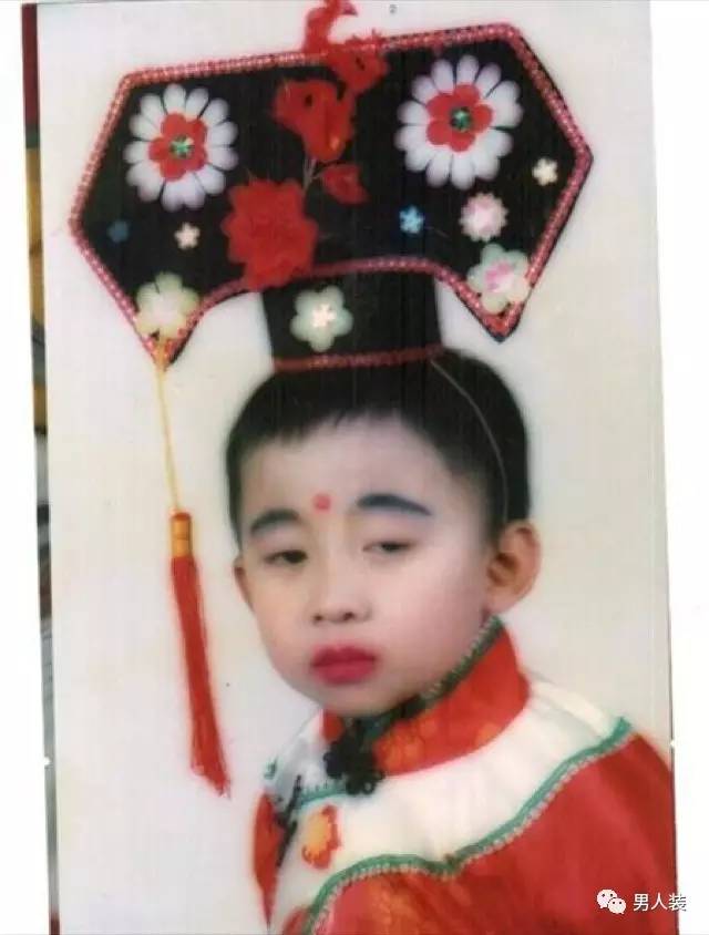 在“美眉/斑竹”横着走的年代，诞生了一部《网聊妹子圣经》