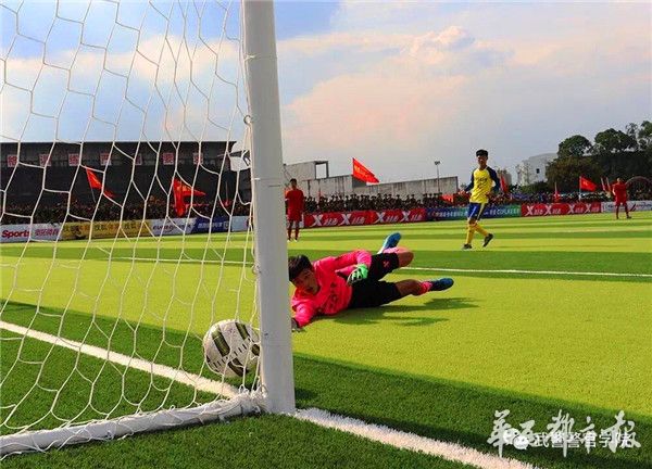 四川“最会踢球的兵”蝉联冠军