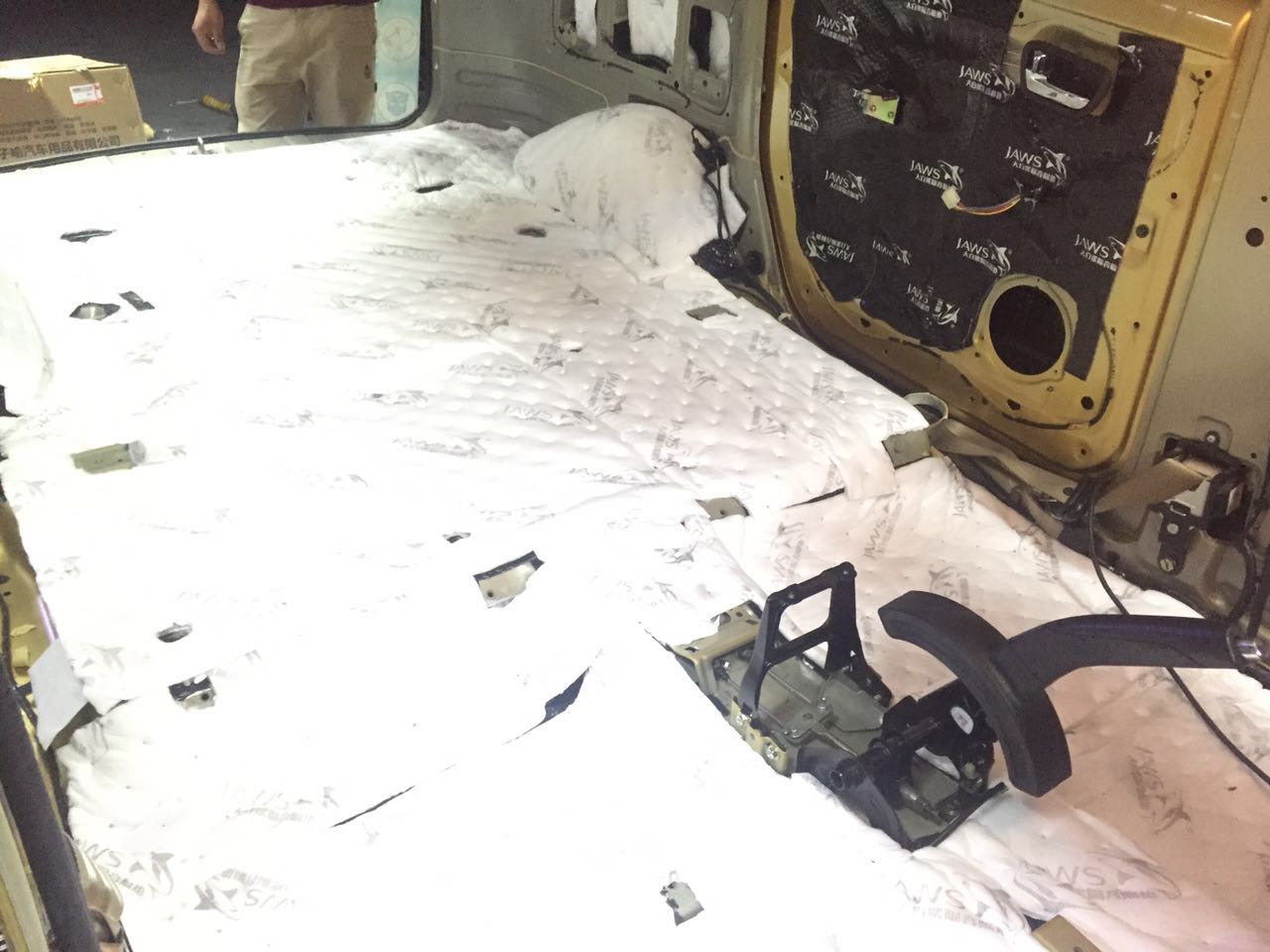 泰安地区五菱宏光s改装隔音,五菱宏光s改门隔音施工过程