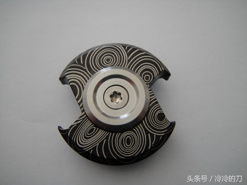 指尖陀螺不但能转，还能当啤酒开，还能当张清的升级版打人石