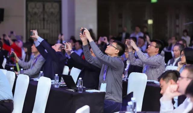 手机也能拍出明星级大片,手机也能拍堪比相机的效果吗