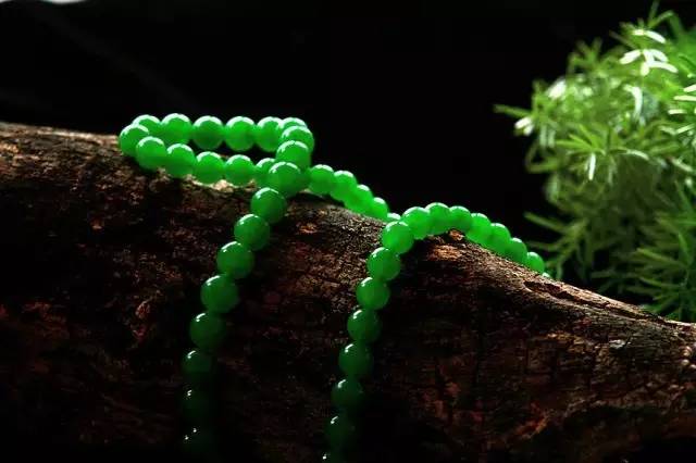 翡翠项链串珠辨真假,翡翠圆珠形项链怎么介绍
