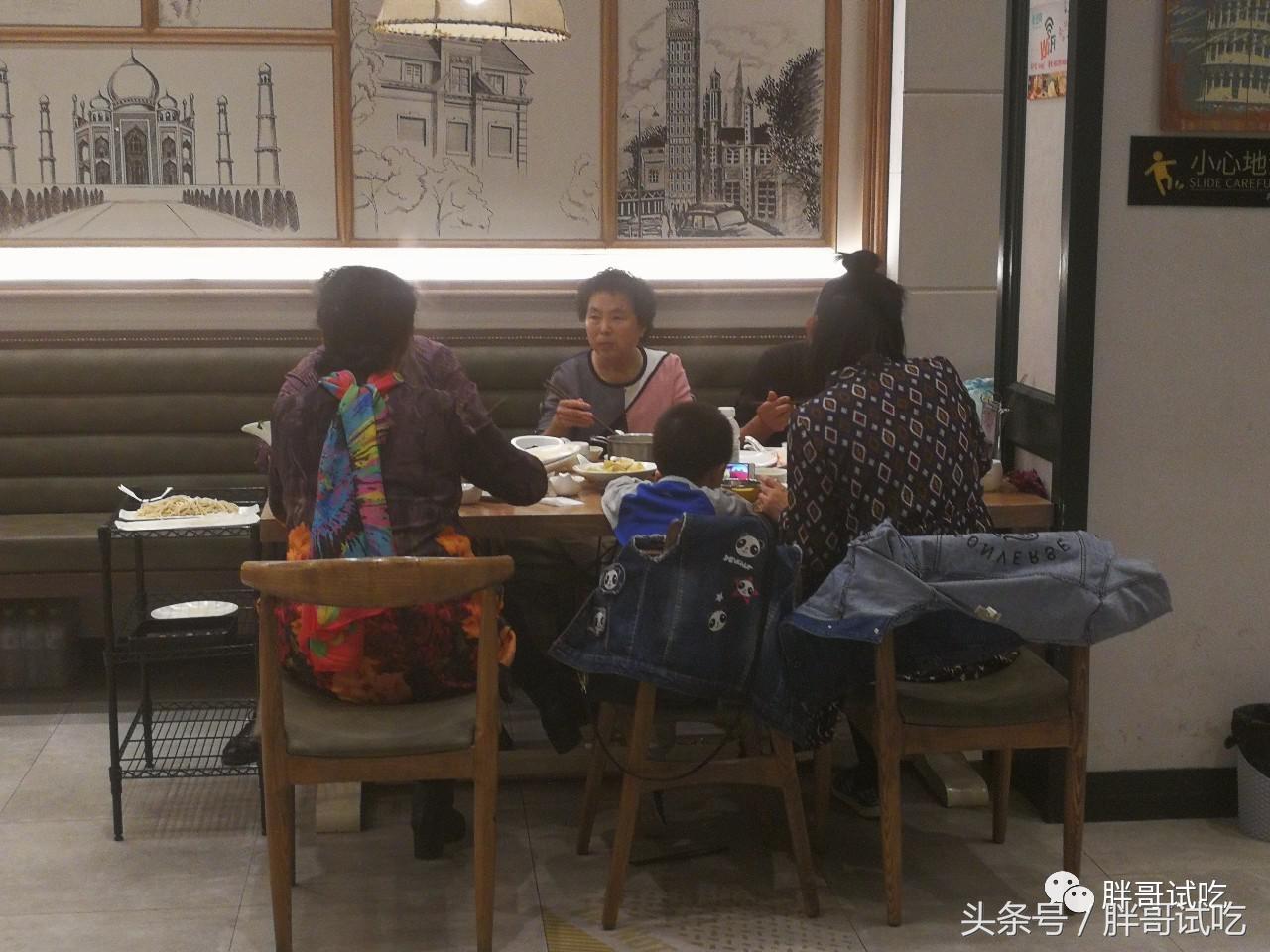 胖哥试吃的火锅底料,试吃云南牛肉火锅