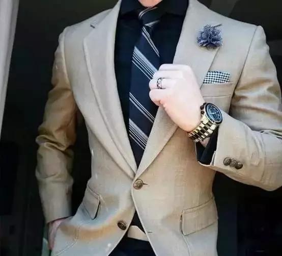 男人的第二张脸是手表,男人的面子是第二张脸