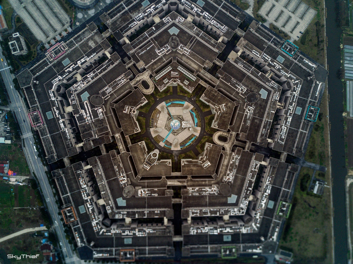 经典的上海十大建筑,上海标志性建筑大圆球