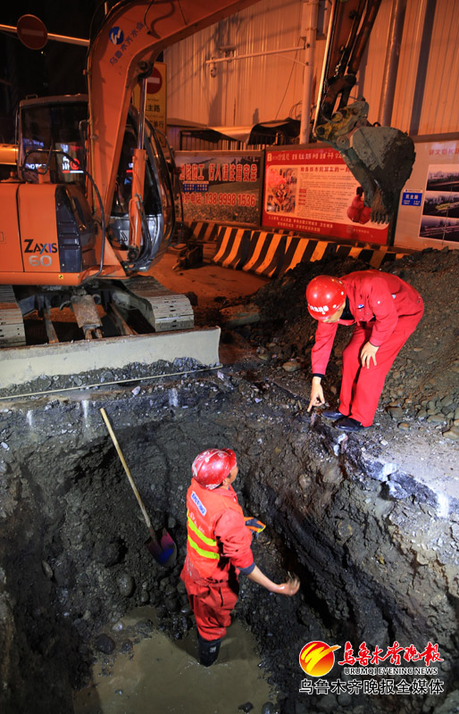 乌鲁木齐供水管破裂,龙泽路管道破裂跑水