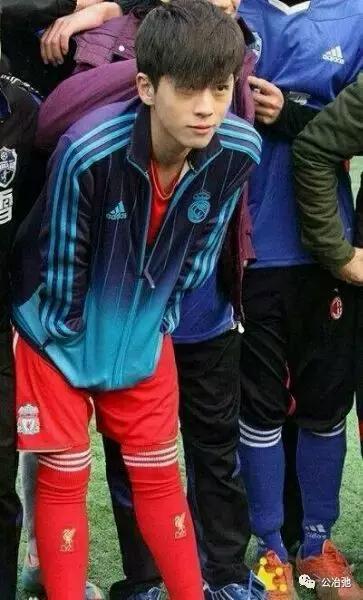 曼联球迷祝鹿晗生日快乐,鹿晗过生日曼联全队送祝福