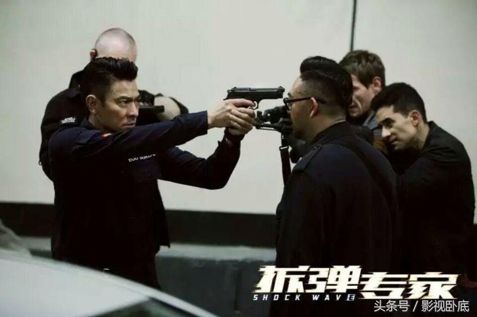 都五十几岁人了，还要让他来拆弹