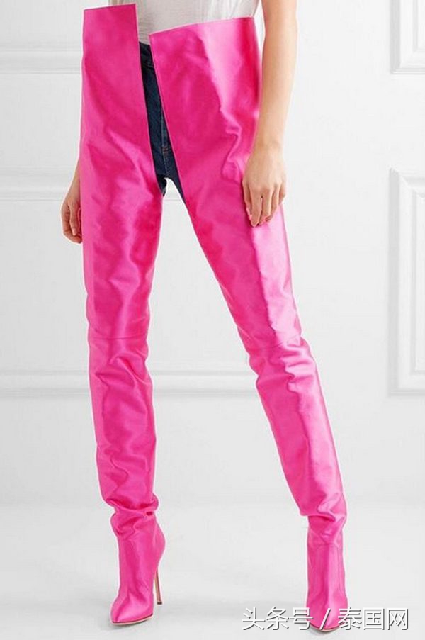 泰国时尚教主Chompoo花16万泰铢买及腰长靴!