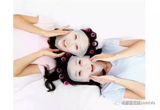 脸上浮粉怎么办？4个诀窍摆脱皮肤起皮尴尬！