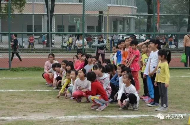 小孩学踢足球视频,小朋友学踢足球视频