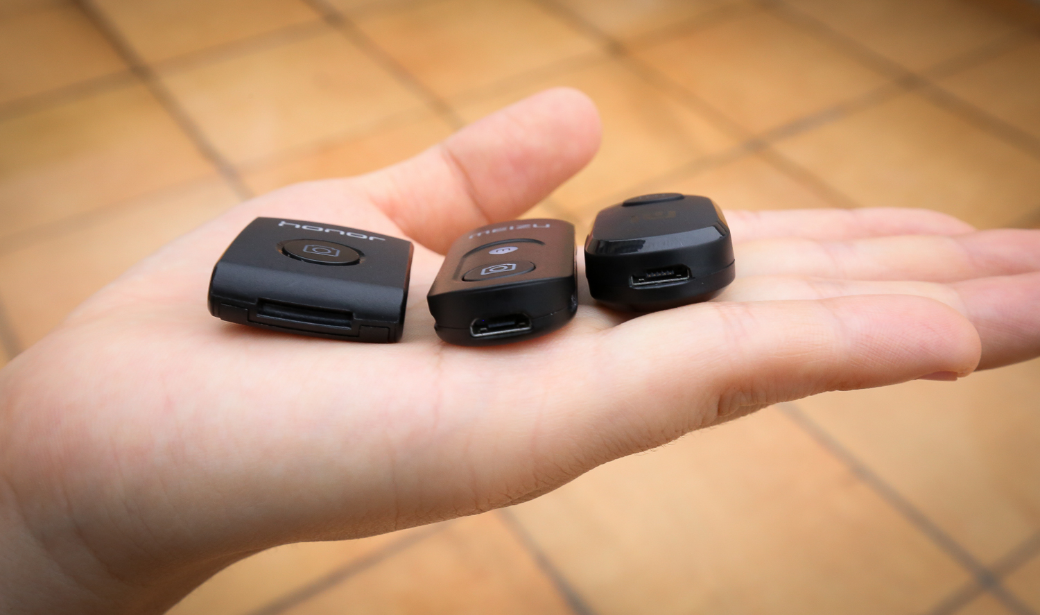 荣耀和小米手机哪个拍照更好,魅族蓝牙自拍杆评测