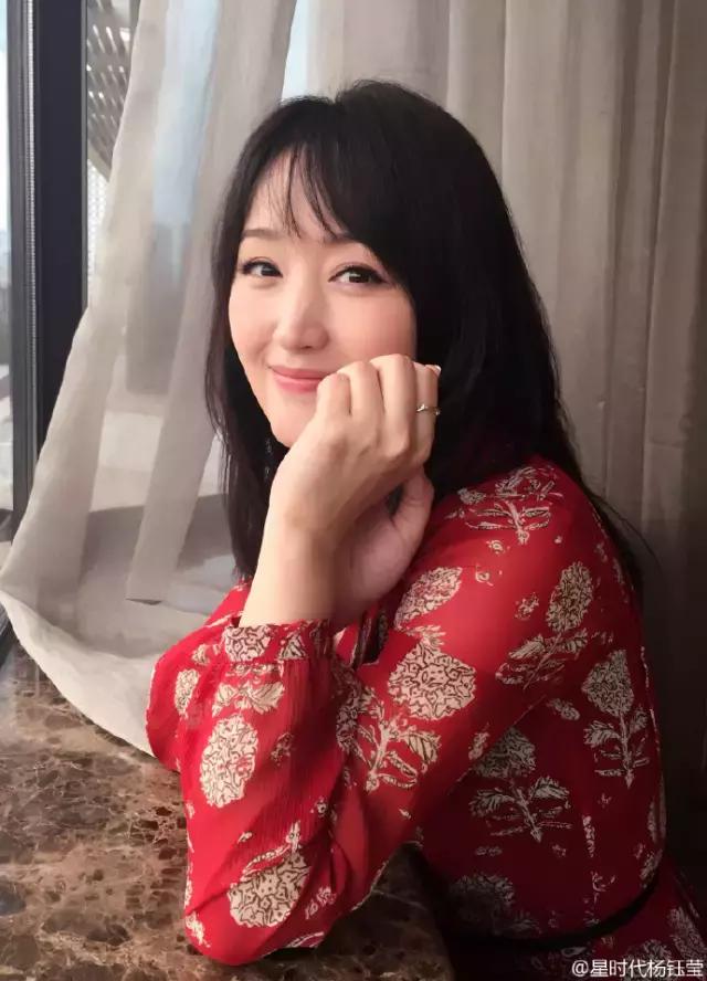 她曾是国民初恋,因谣言消失10年,如今45岁仍优雅甜美!