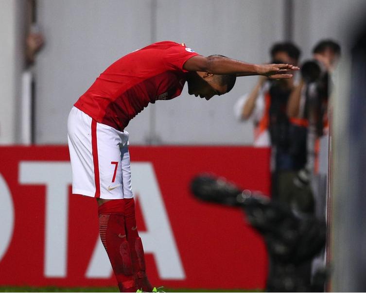 香港东方对战广州恒大有多少球迷,广州恒大vs香港东方的比赛视频