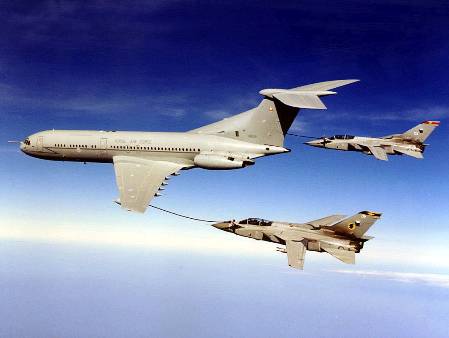 飞机空中没油如何滑翔,飞机空中没信号怎么办