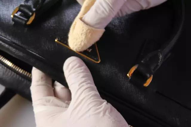 五金不掉色的包包,奢侈品包包五金划痕修复