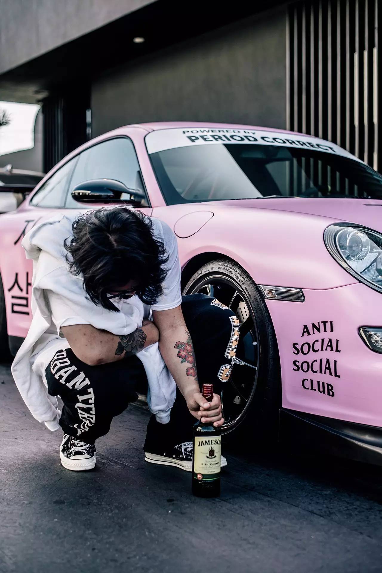 5分钟赚100万美金的潮流单位，幕后主脑竟然是一个不受欢迎的怪人？