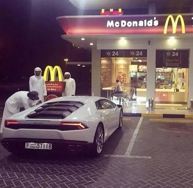 别以为开豪车是有钱人,别以为开法拉利的才是有钱人