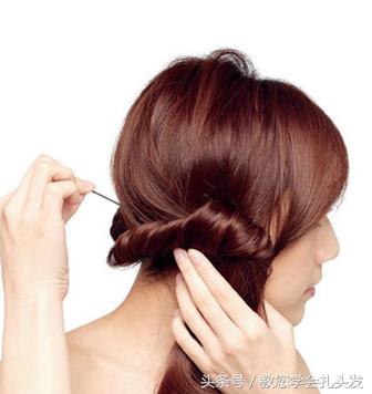 气质女人一定要尝试的一款发型,一个女人学会了化妆