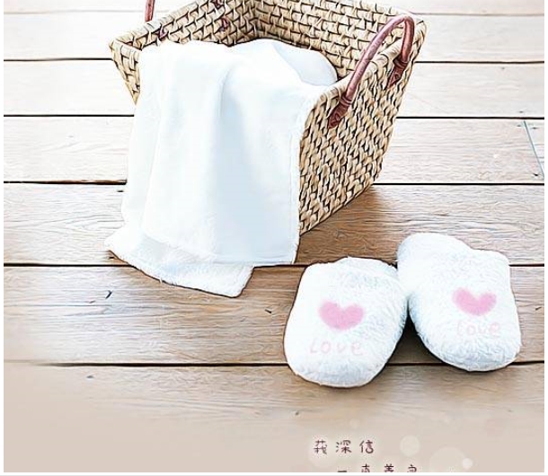 我荒芜了整个青春，只为等你，阳光照进你我眼里心里