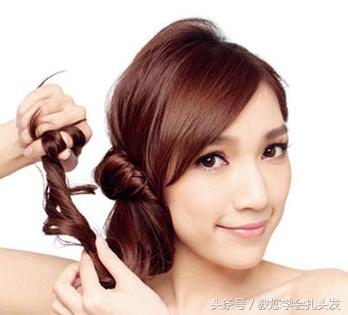 气质女人一定要尝试的一款发型,一个女人学会了化妆