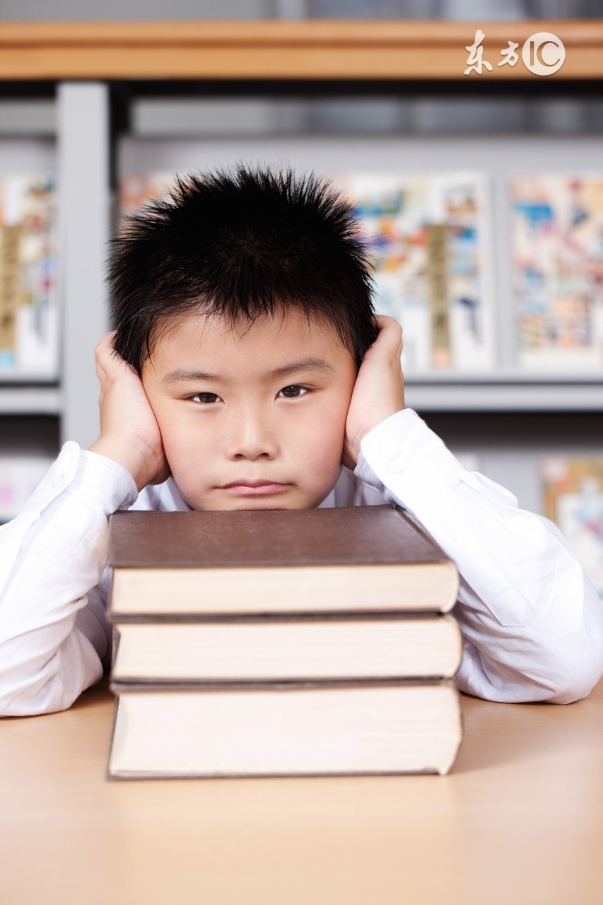 小孩在幼儿园被同学打脸了,孩子在幼儿园被别人打脸