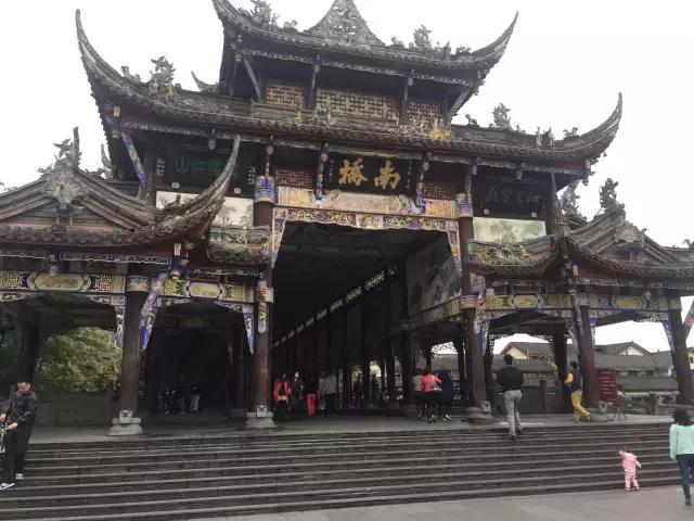 陪你在成都的街头走一走,和我到成都的街头走一走的歌名