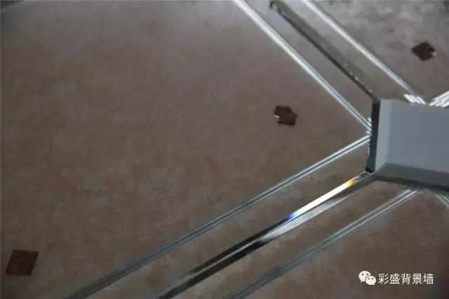 窗户纸镀膜玻璃的优缺点,镀膜玻璃与普通玻璃哪个在室外