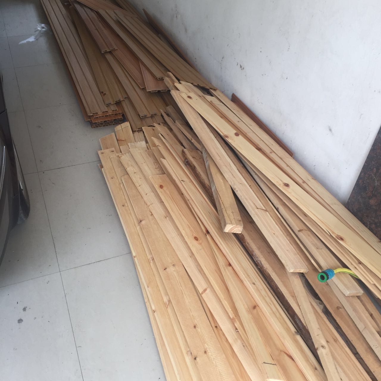 怎么给狗狗做个简易的狗窝,如何自制狗狗户外防雨大型狗窝