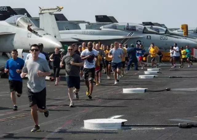 航母上怎么锻炼身体,航母上的健身器材