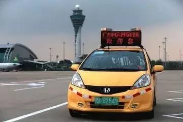 意大利人民城会玩，*博兰**基尼当机场地勤车