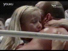 就知道玩游戏，老婆被人亲了都不知道