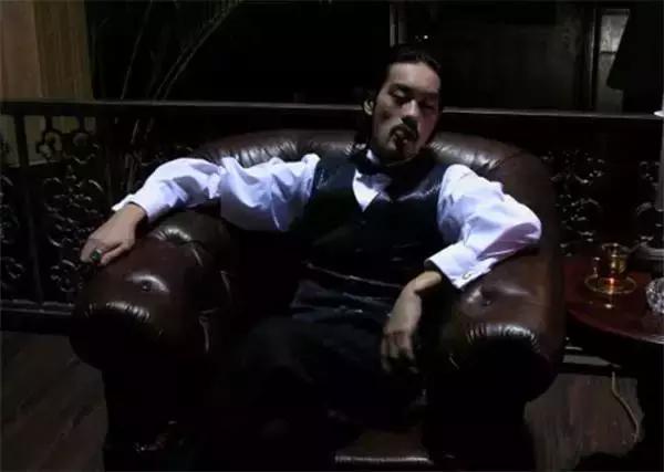 神似李小龙小伙子,长相酷似李小龙的人