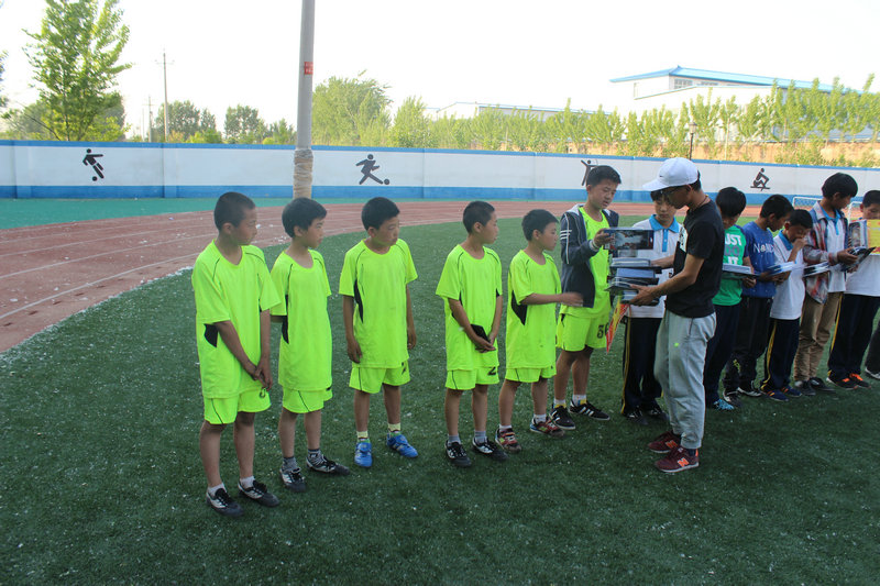 青春如火超越自我拔河比赛,青春如火超越自我全力以赴