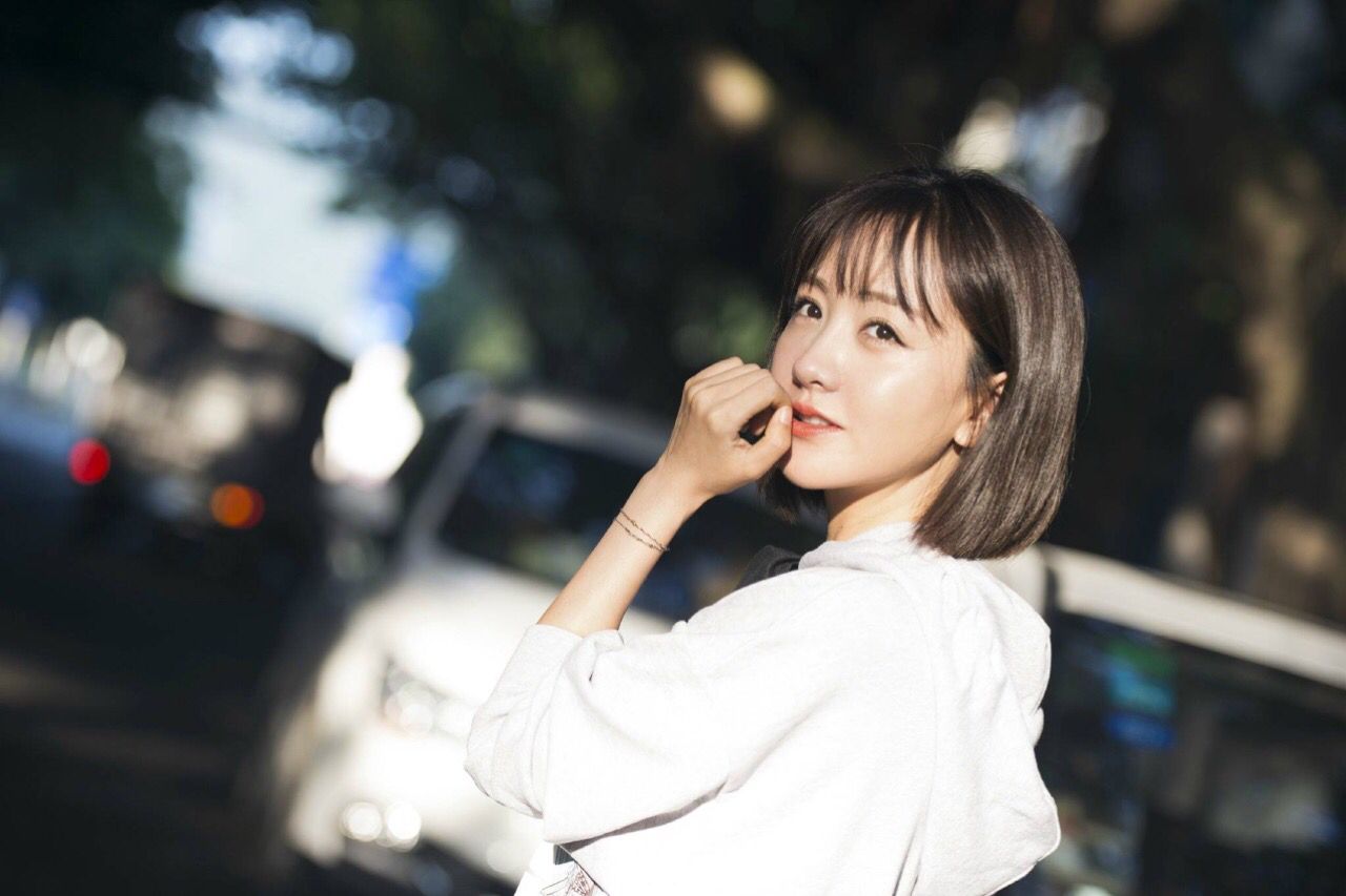 杨蓉短发发型后面效果图,杨蓉短发机场街拍