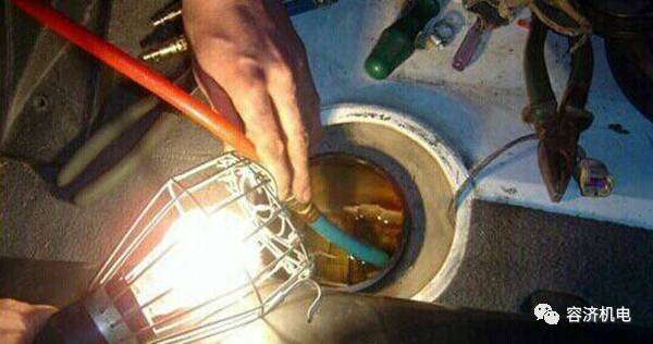 摩托车油箱凹陷如何恢复,摩托车油箱凹陷如何处理