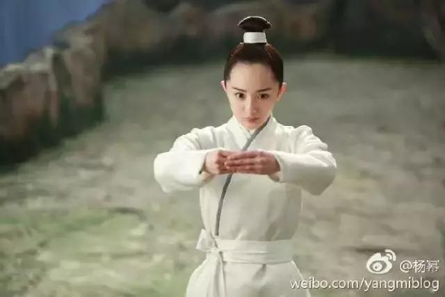 丸子头升级啦！这款炸毛丸子头，拯救你的大额头！