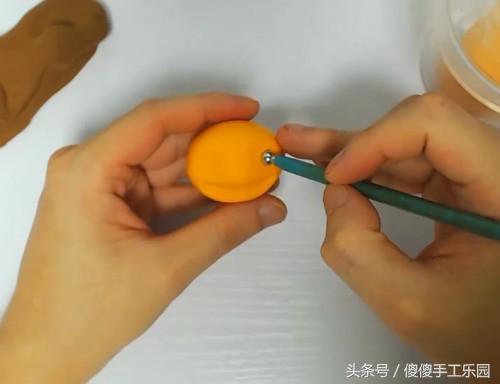 创意diy粘土制作,还记得宫崎骏动画里的(龙猫)猫巴士吗